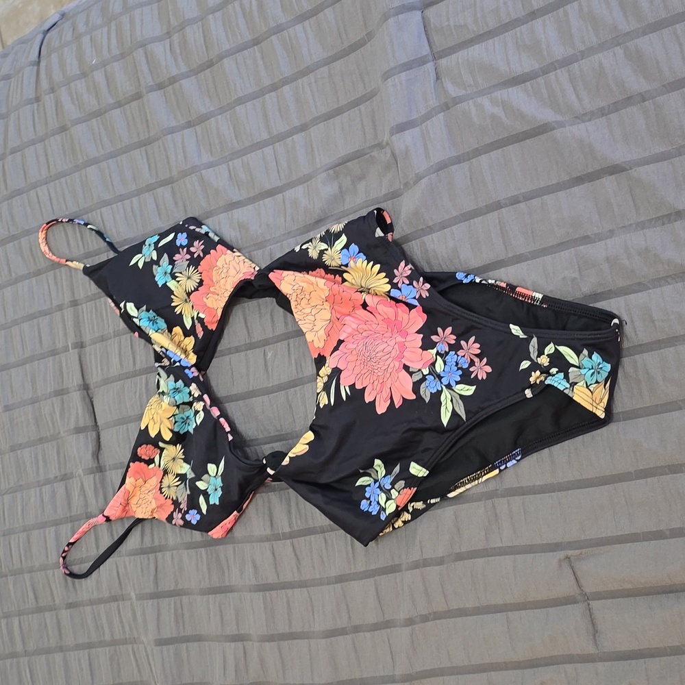 O'Neill Black and Yellow Floral Swimsuit Xs Nwt - Picture 2 of 6